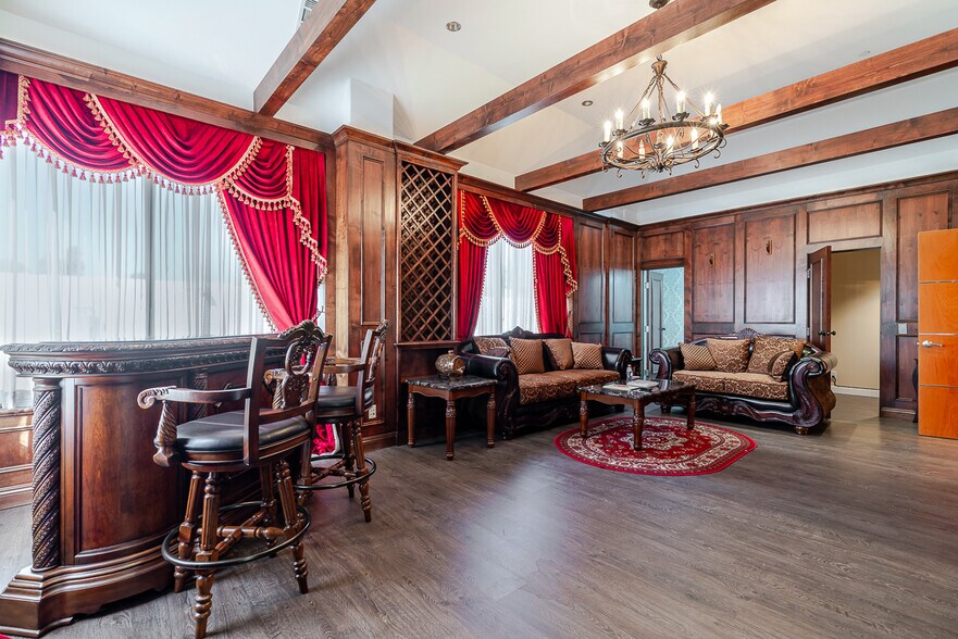 More Photos Of 9142 Independence Ave, Chatsworth Manufacturing For Sale
