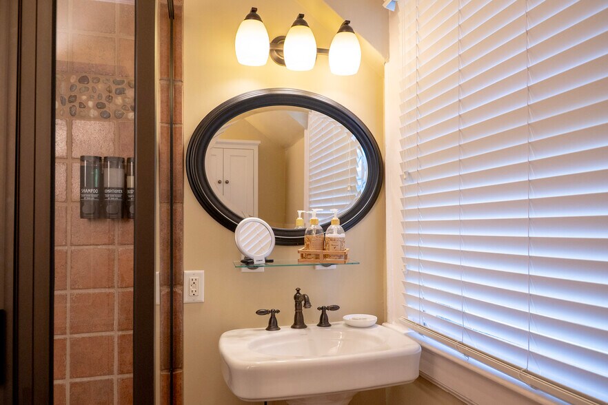 More Photos Of 119 S Marshall St, Winston-Salem Office For Lease