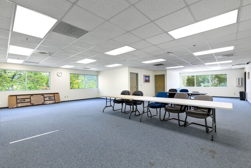 More Photos Of 1780 E Lemonwood Dr, Santa Paula Manufacturing For Lease