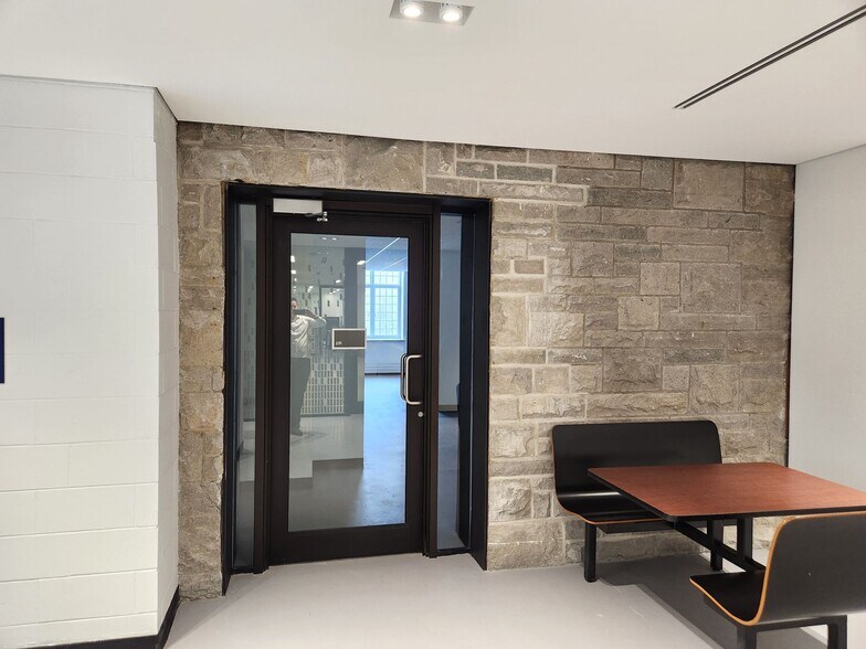 More Photos Of 99 University Av, Kingston Schools For Lease