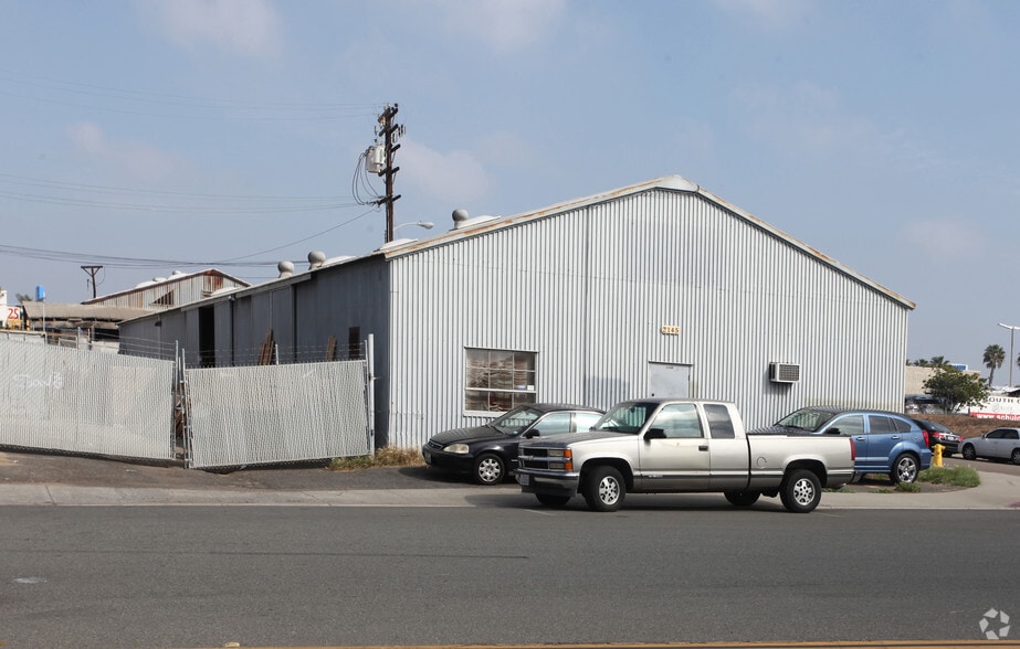 More Photos Of 2145 Hoover Ave, National City Warehouse For Lease