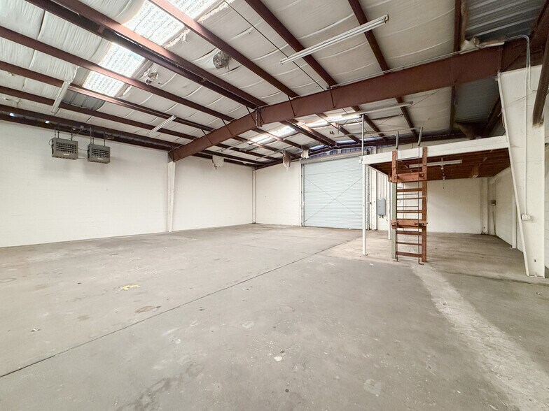 More Photos Of 1120 Lafayette St, Gretna Showroom For Lease