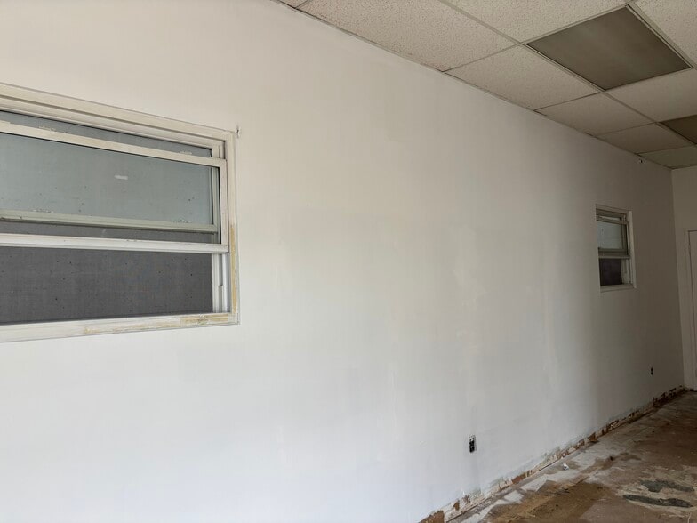 More Photos Of 16-18 Adams Pl, Lodi Warehouse For Lease