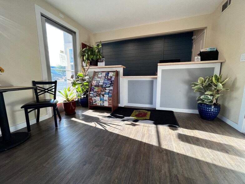 More Photos Of 30 Gilmore Rd, Red Bluff Hotel For Sale