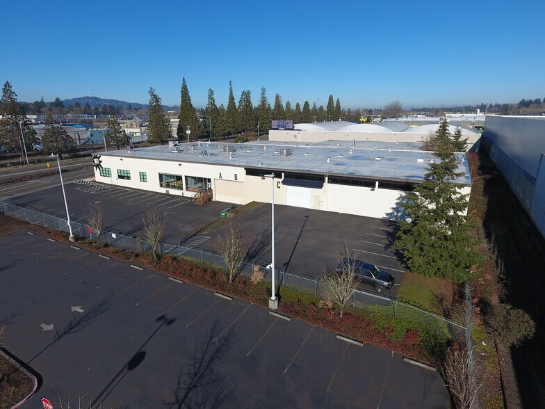 More Photos Of 9592 SE Main St, Milwaukie Warehouse For Lease