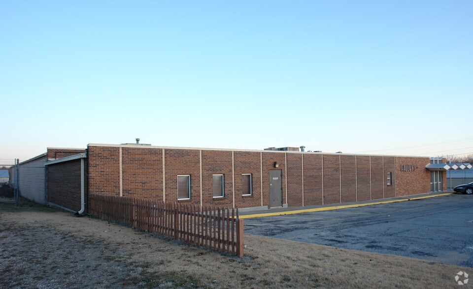 More Photos Of 3120 S Kansas Ave, Topeka Manufacturing For Lease