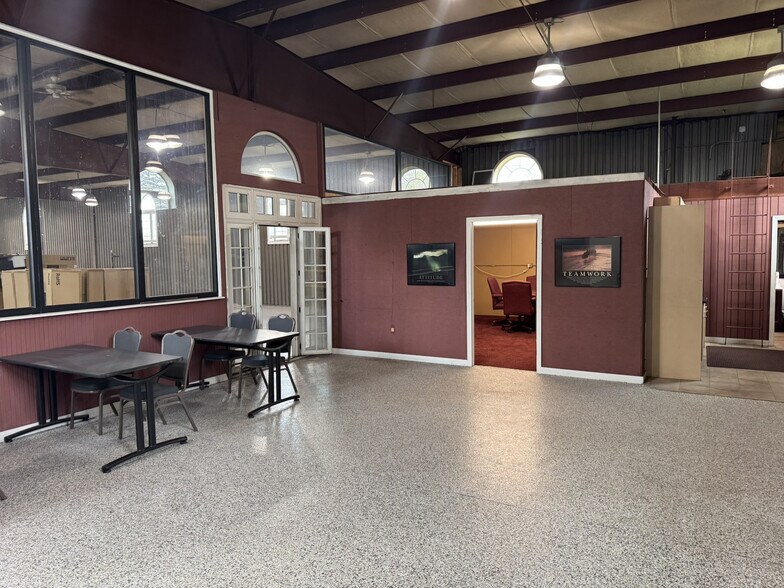 More Photos Of 14 Emily Rd, Broad Brook Industrial For Sale