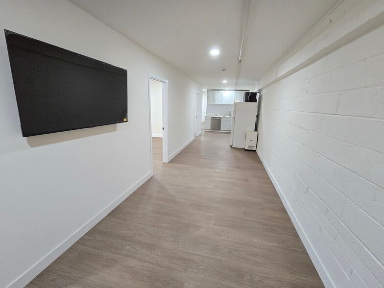 More Photos Of 3000 S Grand Ave, Los Angeles Warehouse For Lease