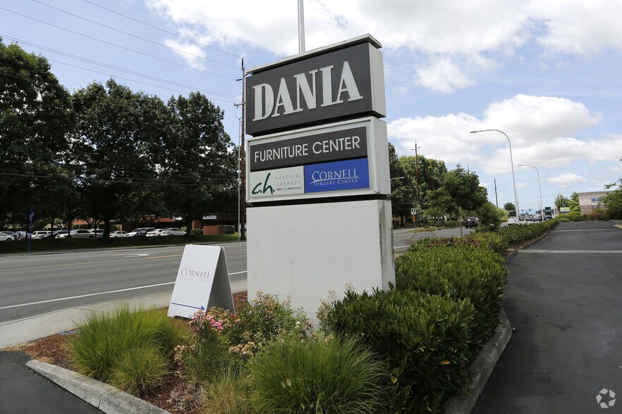 More Photos Of 16995 NW Cornell Rd, Beaverton Unknown For Lease