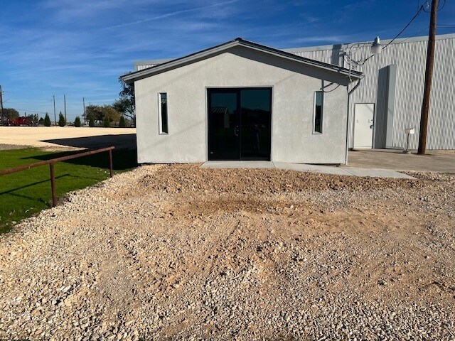 More Photos Of 6920 Gardner Rd, San Antonio Service For Sale