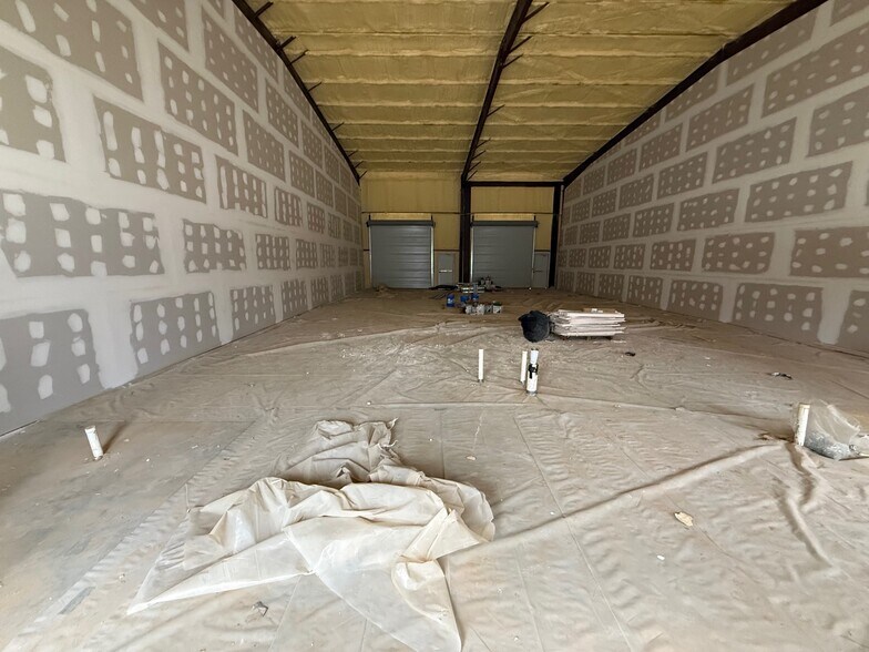 More Photos Of 837 Santa Fe St, Conroe Industrial For Lease