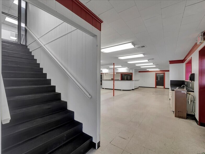 More Photos Of 3804 South St, Nacogdoches Warehouse For Sale