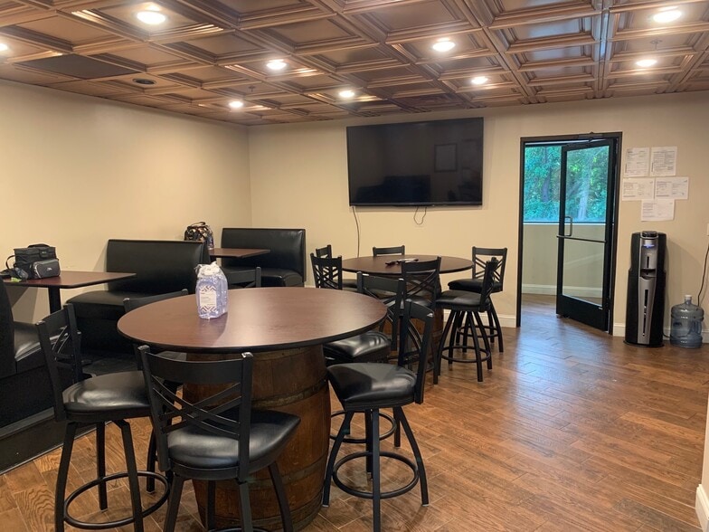 More Photos Of 301-315 Camars Dr, Warminster Research And Development For Lease