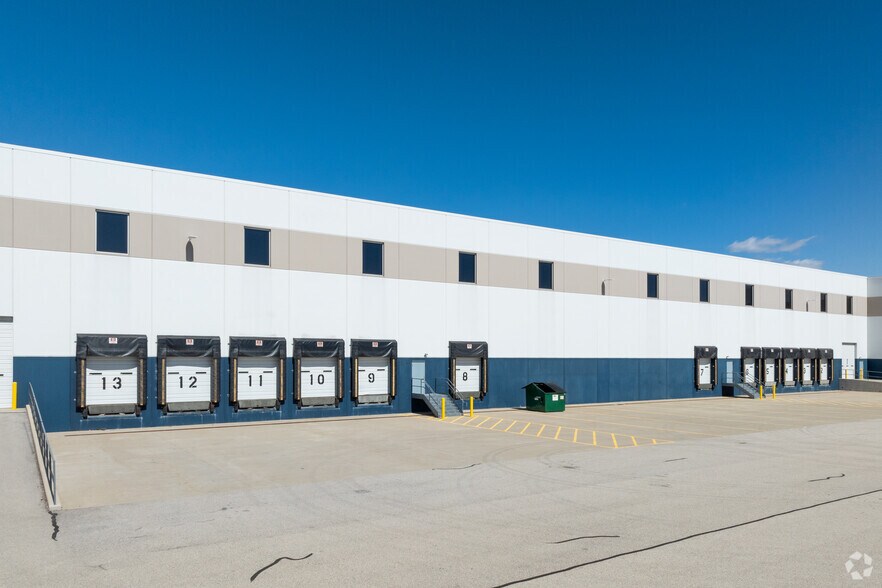 More Photos Of 9300 King St, Franklin Park Distribution For Lease