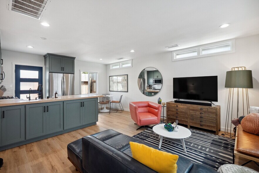 More Photos Of 4852 S Centinela Ave, Los Angeles Multifamily For Sale