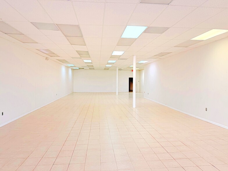 More Photos Of 13408-13450 Jefferson Davis Hwy, Woodbridge Unknown For Lease