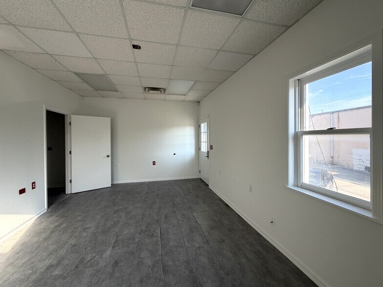 More Photos Of 385-387 Industrial Dr, Mount Juliet Warehouse For Lease