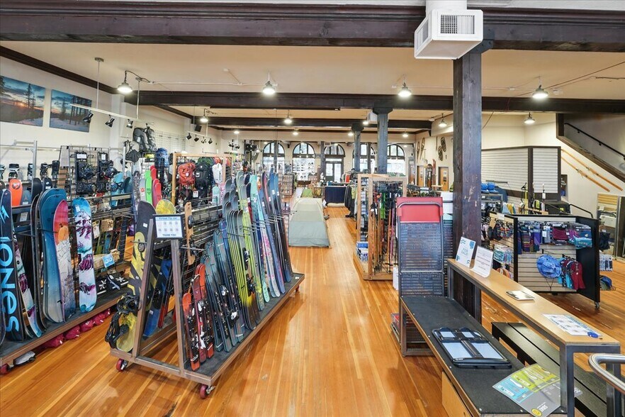 More Photos Of 2975 NE Sandy Blvd, Portland Storefront For Sale