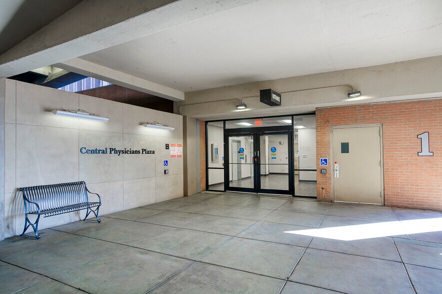 More Photos Of 6036 N 19th Ave, Phoenix Medical For Lease