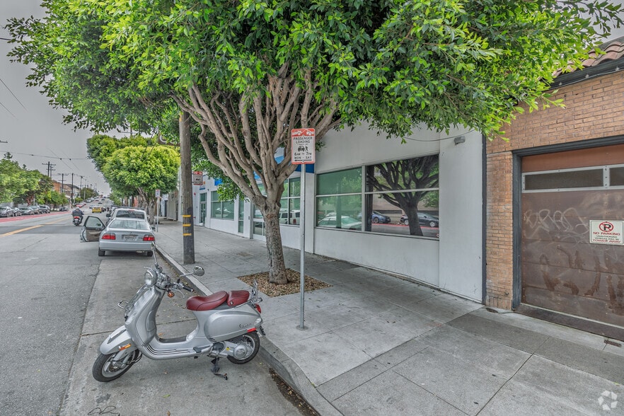 More Photos Of 2761-2765 16th St, San Francisco Storefront For Lease