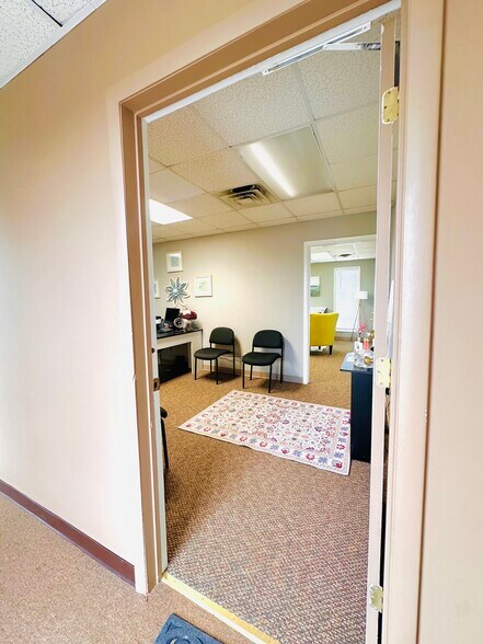 More Photos Of 110 Sunset Dr, Beckley Office For Lease