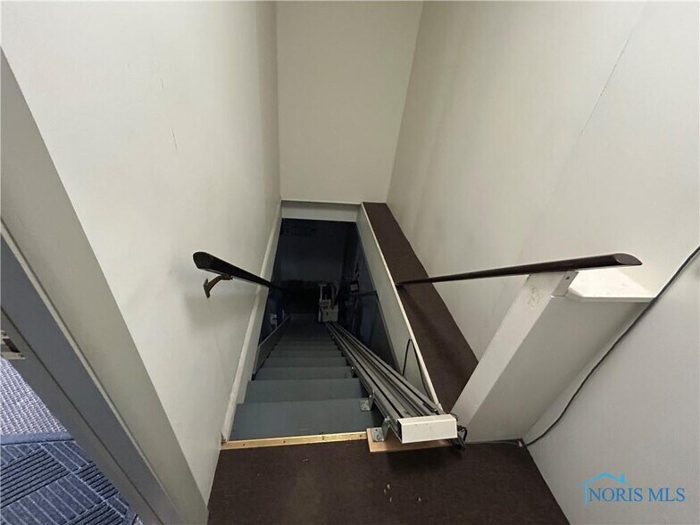 More Photos Of 446 N Wood St, Fremont Warehouse For Sale