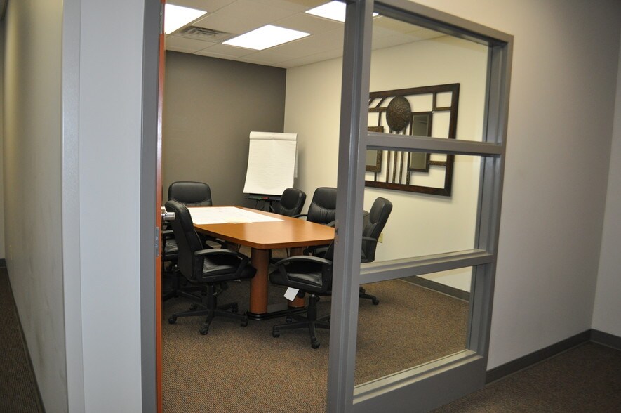 More Photos Of 552 E Russell St, Fayetteville Showroom For Sale