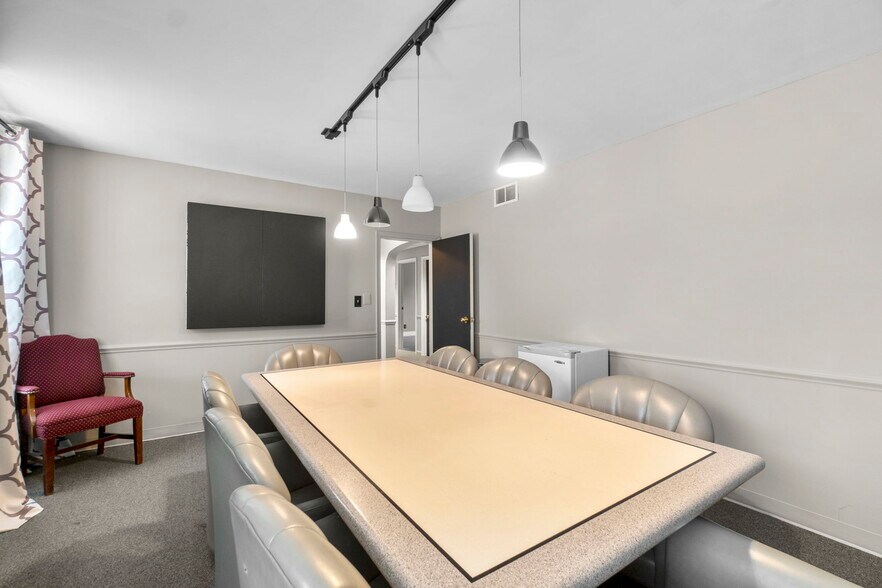 More Photos Of 300 Allegheny Ave, Towson Office For Sale