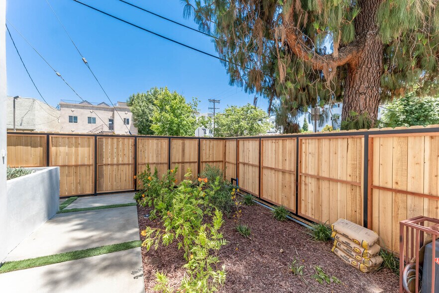 More Photos Of 21719 Hart St, Canoga Park Apartments For Sale