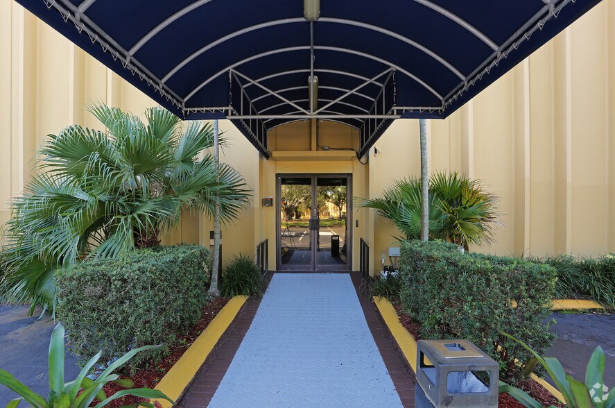More Photos Of 1700 NW 66th Ave, Plantation Office For Lease