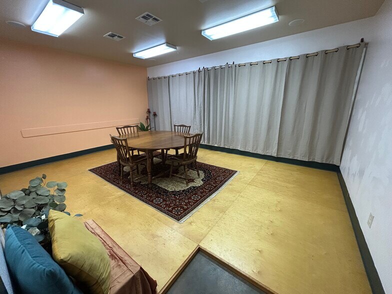 More Photos Of 140 AN County Road 140, Palestine Flex For Sale