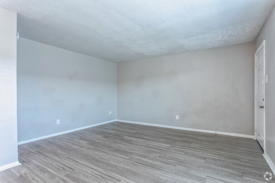 More Photos Of 2710 W Walnut St, Garland Apartments For Sale