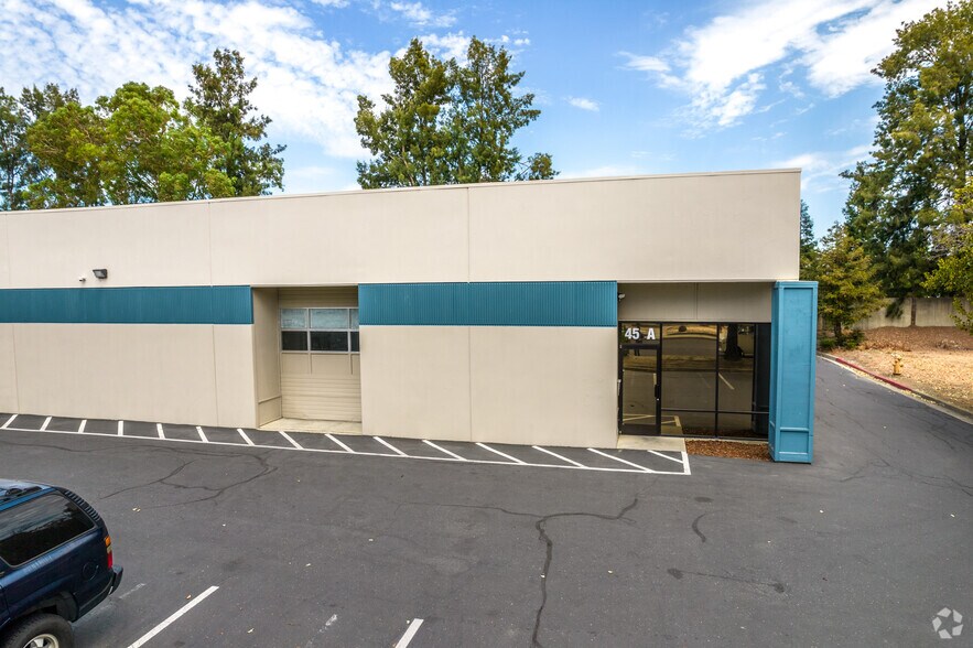 More Photos Of 45 Commerce Pl, Vacaville Service For Lease