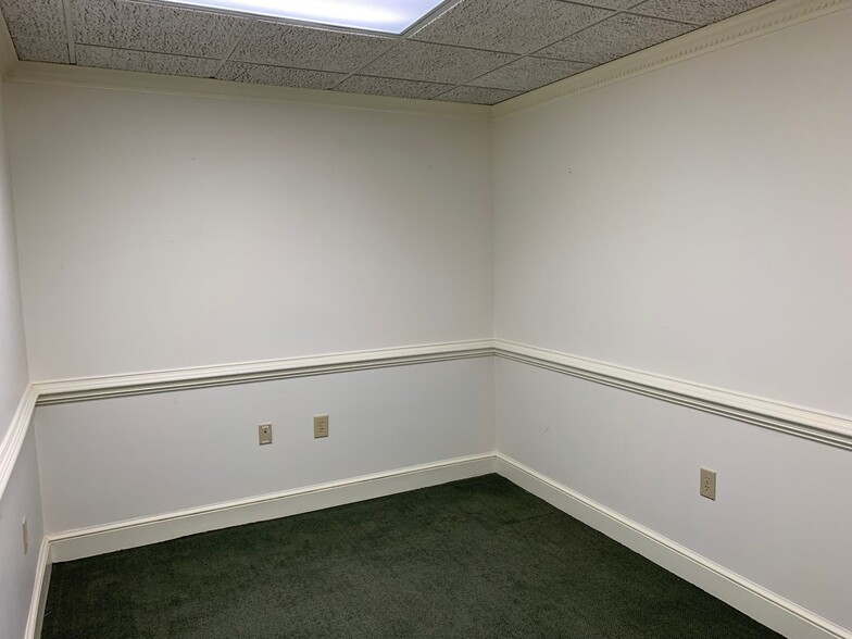 More Photos Of 1306 W Wendover Ave, Greensboro Office For Lease