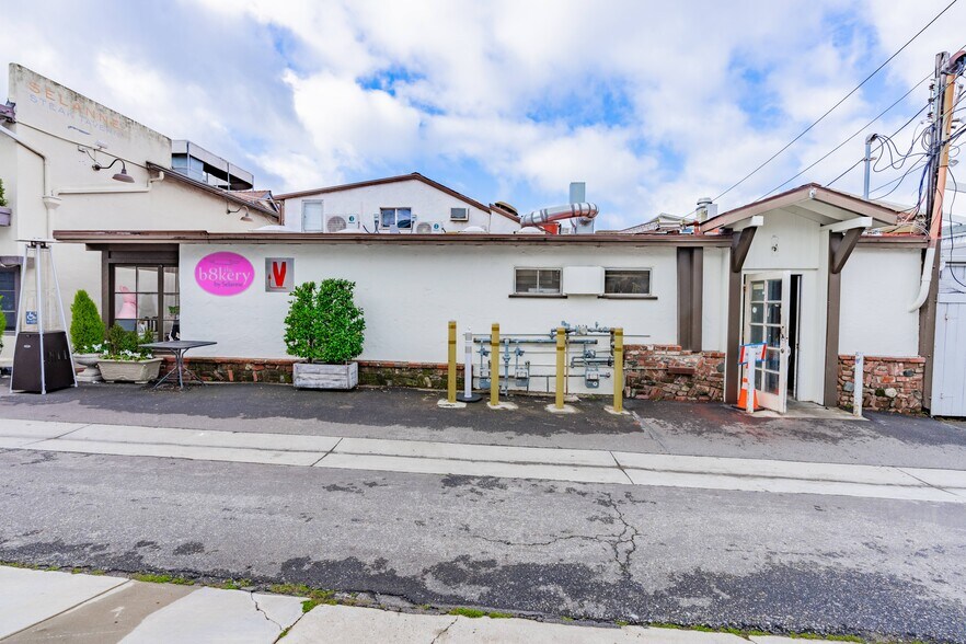 More Photos Of 1400 Glenneyre St, Laguna Beach Storefront Retail Office For Sale