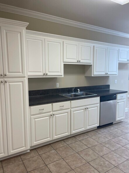 More Photos Of 2798 O'Neal Ln, Baton Rouge Office For Lease