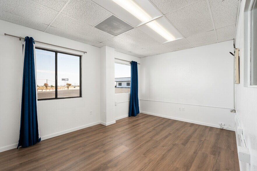 More Photos Of 1589 Kern St, Taft Warehouse For Sale