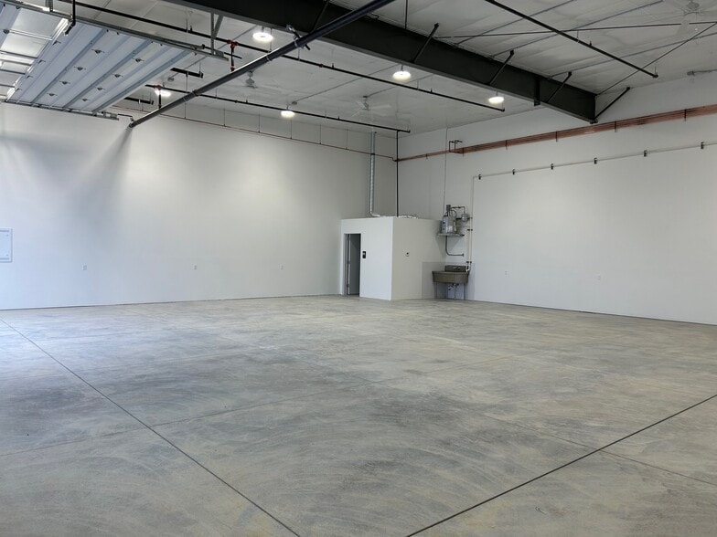 More Photos Of 220 Herons Flight ln, Eagle Specialty For Lease