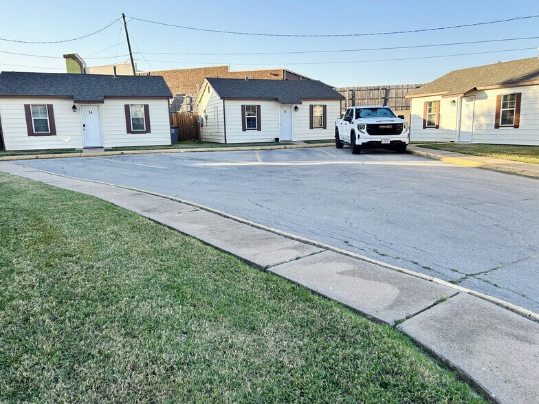 More Photos Of 2009 NW Hoover Ave, Lawton Apartments For Sale