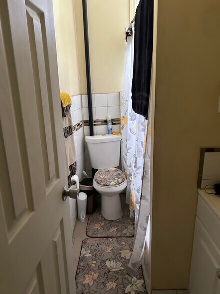 More Photos Of 2119 Utica Ave, Brooklyn Storefront Retail Residential For Sale