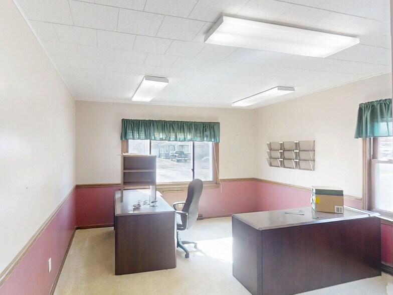 More Photos Of 1438 W 38th St, Erie Office For Lease