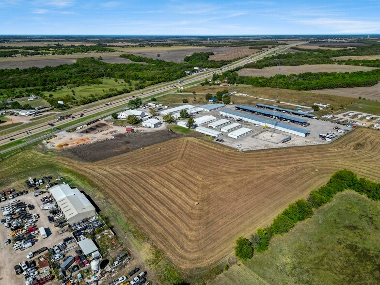 More Photos Of 15048 US Highway 75, Van Alstyne Specialty For Lease