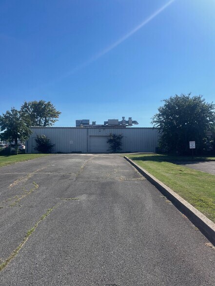 Primary Photo Of 2215 Mock Rd, Huntsville Flex For Sale