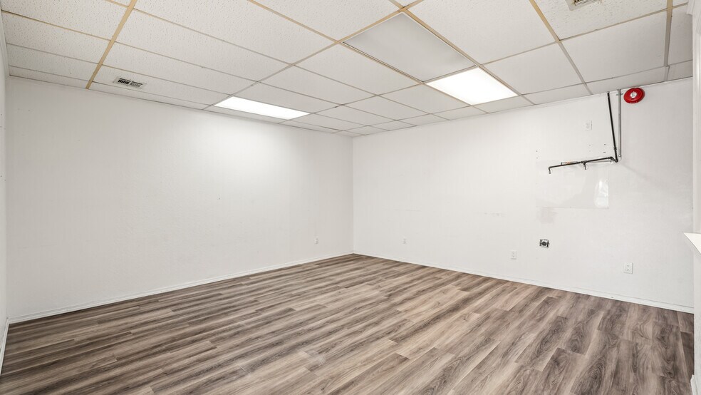 More Photos Of 8720 S Penn Ave, Oklahoma City Office For Sale