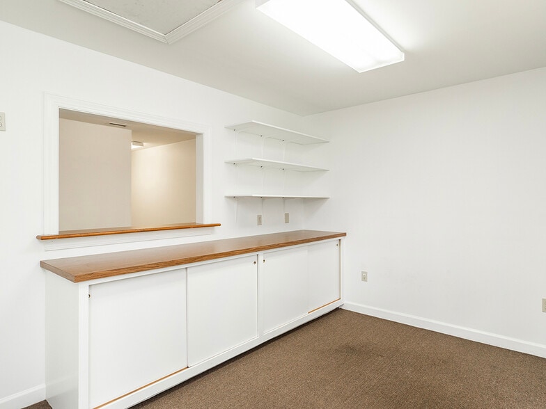 More Photos Of 3051-3057 S Church St, Burlington Office For Sale