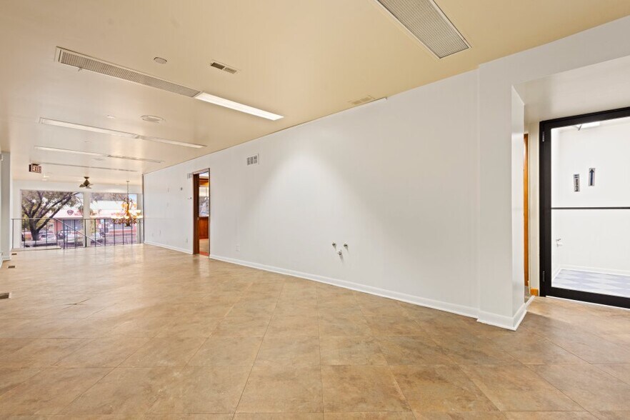 More Photos Of 6549 North Ave, Oak Park Office Residential For Lease