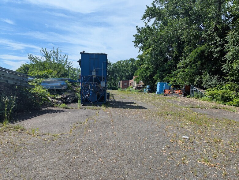 More Photos Of 770 Wethersfield Ave, Hartford Manufacturing For Lease