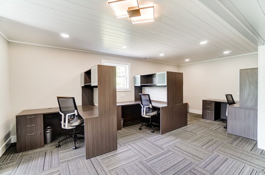 More Photos Of 15 Commercial Way, Springboro Medical For Sale