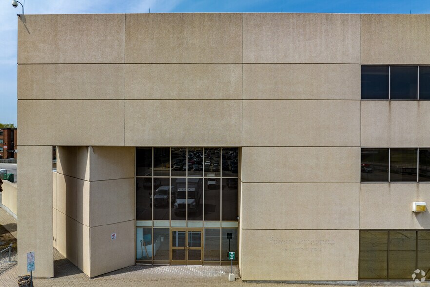 More Photos Of 698 Lawrence Ave W, Toronto Office For Lease