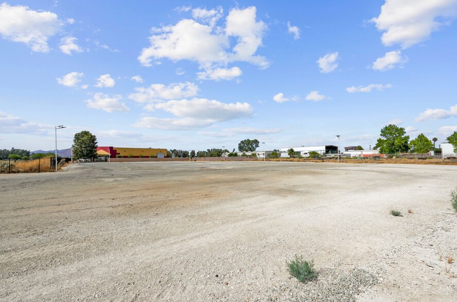 More Photos Of 334 Malbert St, Perris Land For Lease